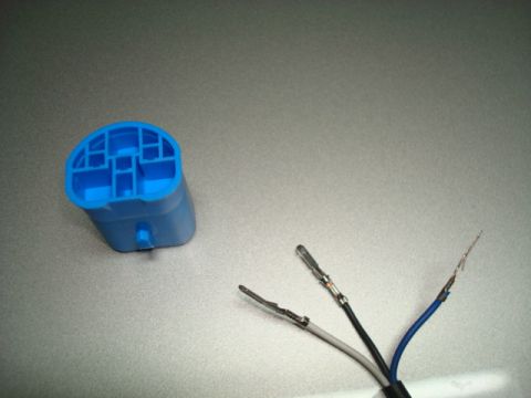 1995 Ford Bronco - Close-up of a blue electrical connector and its associated wires.
