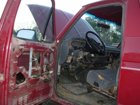 1983 Ford Bronco - I got some work done inside, too. The dash can come out soon.