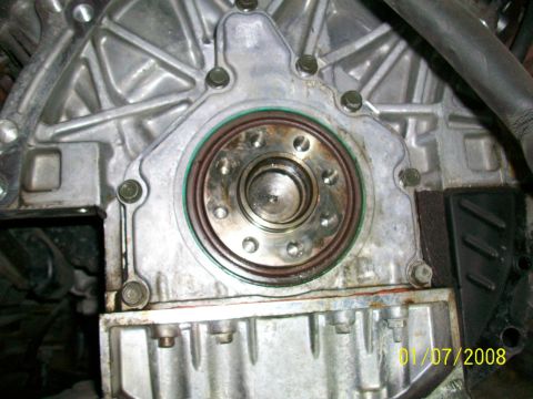 2000 Isuzu Vehicross - A close-up view of a vehicle's engine transmission seal, showing bolts and a gasket. The date 01/07/2008 is visible.