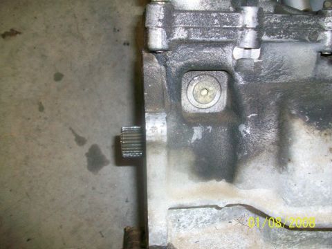 2000 Isuzu Vehicross - Transmission part with splines visible, dated 01/08/2006.