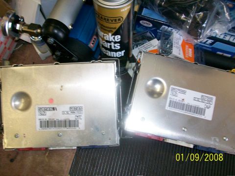 2000 Isuzu Vehicross - Two electronic control units are shown, each with labels indicating part numbers and the manufacturer ISUZU.