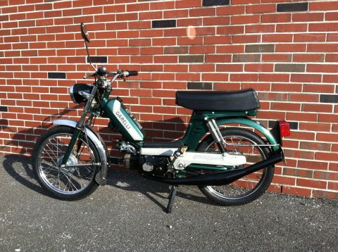 1981 Garelli Rally Sport - A green Garelli moped is parked outdoors against a brick wall.