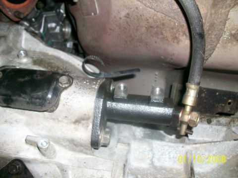 2000 Isuzu Vehicross - Close-up of a vehicle's clutch slave cylinder and brake line connection.