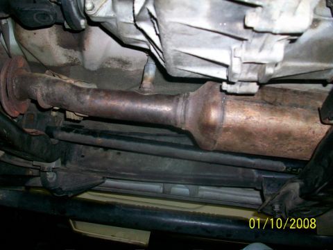 2000 Isuzu Vehicross - Underside view of a vehicle's exhaust system, including the catalytic converter.