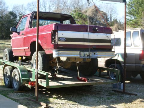 1983 Ford Bronco - Just centering the truck on the trailer before lifting the body - I want to be able to set the body right back down. [url=http://www.superm…