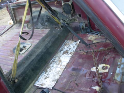 1983 Ford Bronco - Since the rear seat brackets are difficult to remove anyway, I left them and used them as the main lifting points. The front bolts are for…