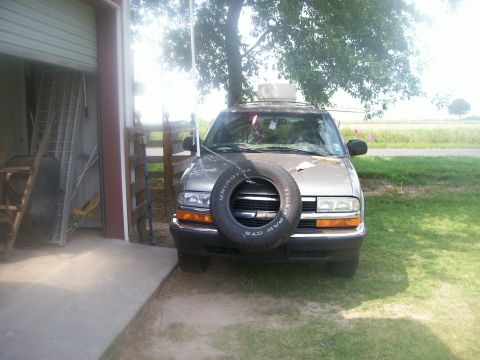 1993 Ford Bronco - This Chevrolet S-10 Blazer has a spare tire mounted to the front grille area.