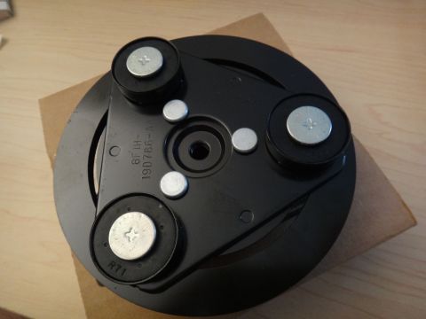 2003 Ford Taurus - A close-up view of an AC clutch hub assembly, showing part number 19D786-A1.