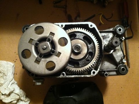 1981 Garelli Rally Sport - Close-up of a motorcycle's internal engine components, showing gears and a clutch mechanism.