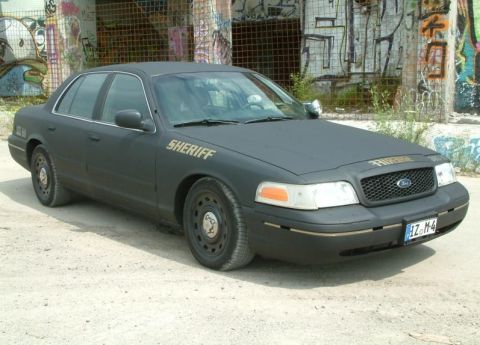2003 Ford Crown Victoria photo