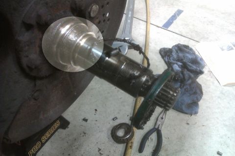 1994 Ford Bronco - wheel bearing race seized on axle