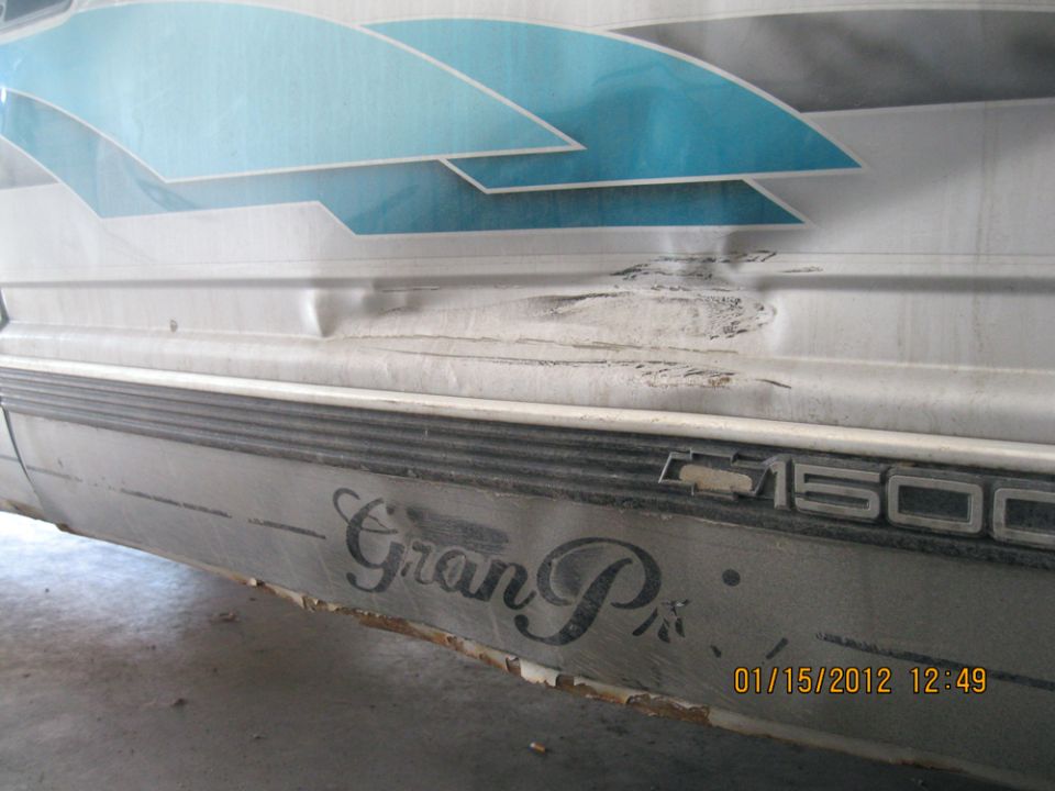 Side of a damaged truck with "Gran P" decal and "1500" badge