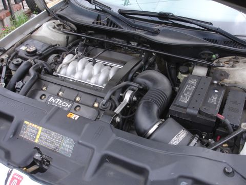 2000 Lincoln Continental - Engine bay view of a Lincoln InTech V8 engine, showing intake and battery.