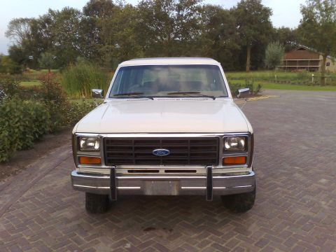 1984 Ford Bronco - Frontal view of a white Ford Bronco from the 1980s.