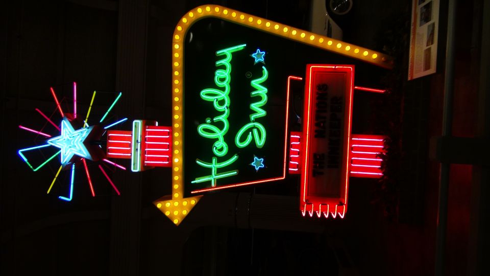 Neon sign for Holiday Inn with a starburst and arrow