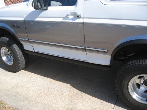 1994 Ford Bronco - This 1994 Ford Bronco features a two-tone paint scheme and running boards.