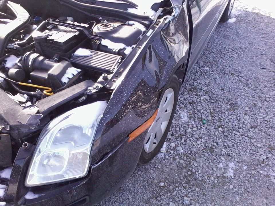 2006 Ford Fusion engine bay with front fender damage