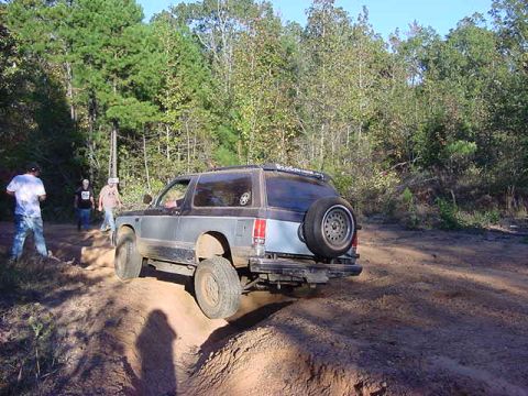 1986 Ford Bronco - where did the ground go??