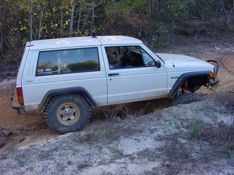 1986 Ford Bronco - just a LITTLE flex