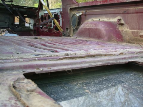 1983 Ford Bronco - Uh-oh... The body is bent!
