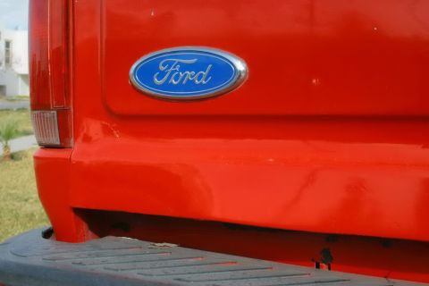1995 Ford Bronco - Here you can see how the tailgate skin is coming off...