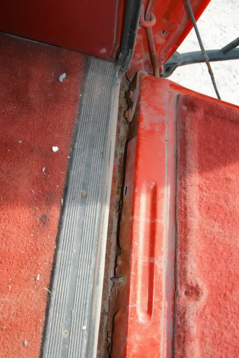 1995 Ford Bronco - All the tailgate bottom is rusted...