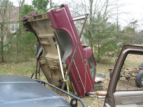 1983 Ford Bronco - Tornadoes are on the way, so I decided to lower it so it wouldn't fall, and... It fell. I forgot that I lifted it with the t/g on, then bra…