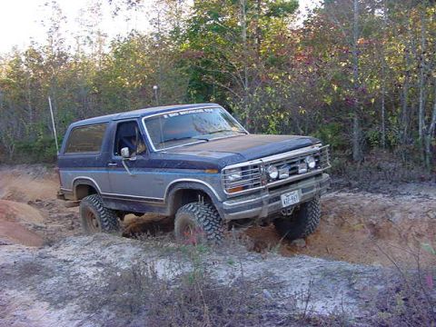1986 Ford Bronco - wider is better *sometimes*