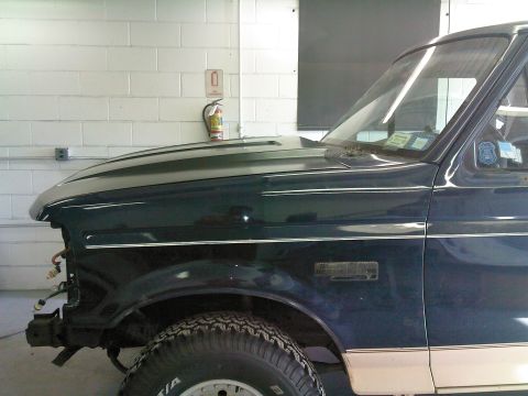 1992 Ford Bronco - new hood fitted. thought i ordered a different hood, and was pleasantly surprised by the mix up.