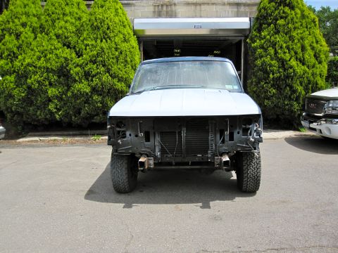 1992 Ford Bronco - This Ford Bronco is missing its front bumper and grille, revealing the radiator and frame.