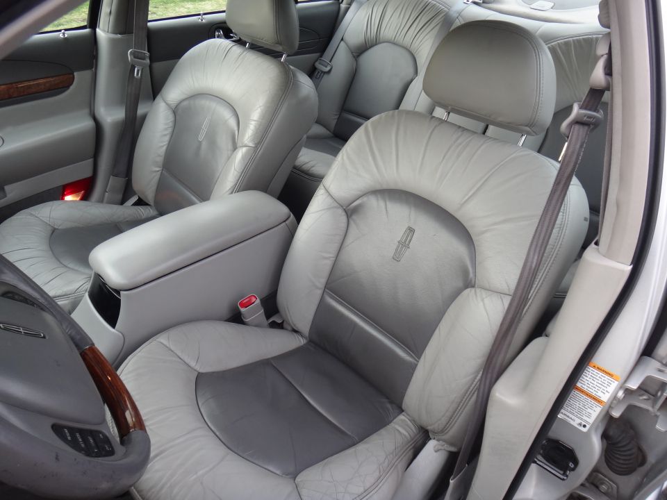 2000 Lincoln Continental interior with leather seats and center console