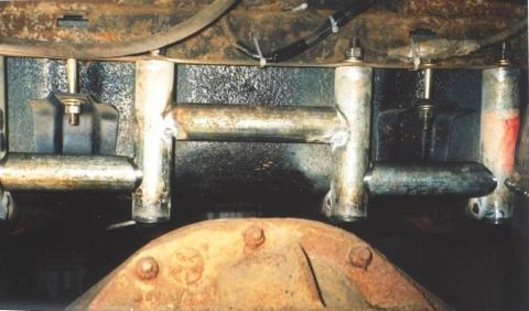 1980 Ford Bronco - Bracing between them