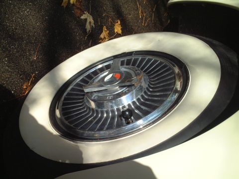 1967 Ford Galaxie - Close-up wheel/hub cap