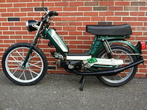 1981 Garelli Rally Sport - A green Garelli moped with white side panel decals is parked against a brick wall.