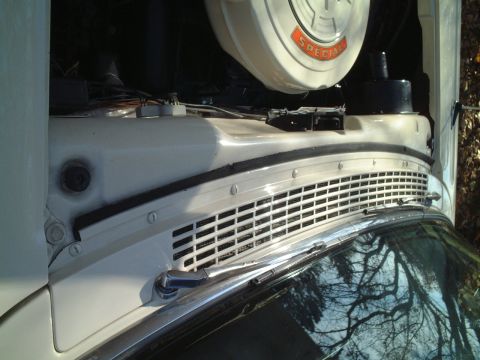 1967 Ford Galaxie - Close-up vent/windshield