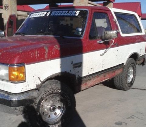 1989 Ford Bronco - This two-tone Ford Bronco appears to be from the 1987-1991 model range, not a 1989.