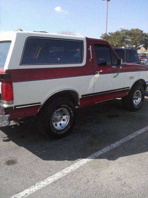 1989 Ford Bronco - This two-tone 1989 Ford Bronco is captured from the side in a parking lot.