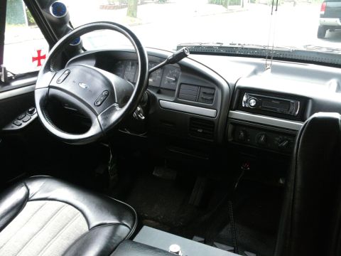 1992 Ford Bronco - pillar gauge setup for temp and oil pressure.