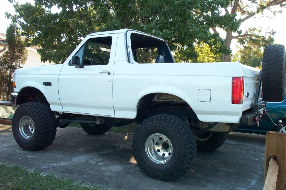 1995 Ford Bronco “Big Pig”