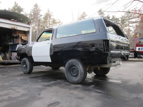 1987 Dodge 1500 - This two-tone SUV, possibly a 1987 Dodge Ramcharger, is shown in a 3/4 front view, undergoing some bodywork.