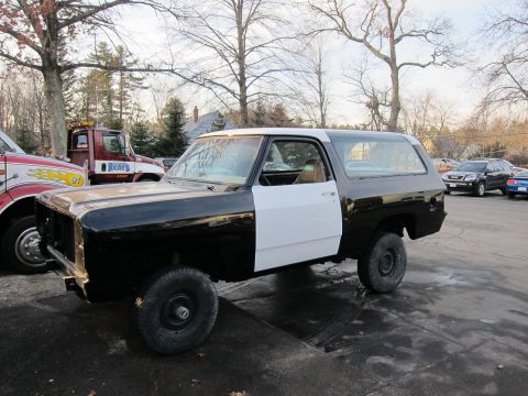 1987 Dodge 1500 - This 1987 Dodge Ramcharger is undergoing repairs, with its front end disassembled and primer visible on the passenger door.
