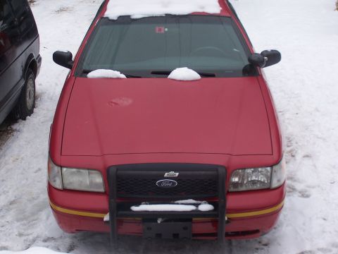 2001 Ford Crown Victoria photo