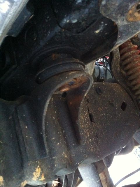 1996 Ford Bronco - Broken Bolt on radiator support.