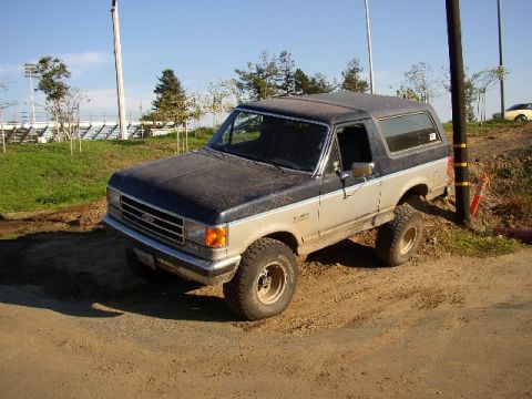 1989 Ford Bronco - This two-tone Ford Bronco appears to be from the late 1980s, seen here navigating a dirt path.