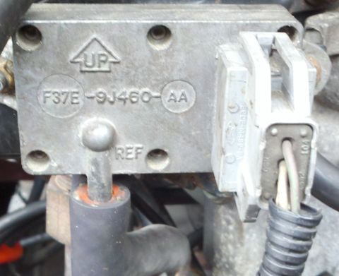 1995 Ford Bronco - apparently, This is not common on the '95 FSB. The Motorcraft replacement is plastic and has a different connector. The tubes are also loca…