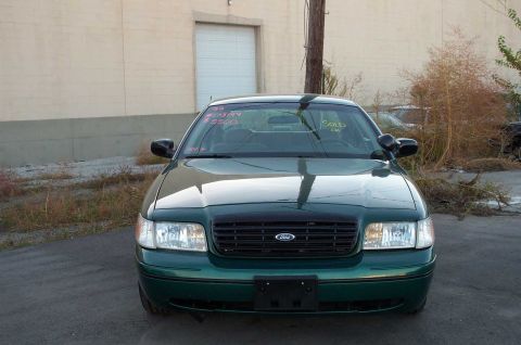 1998 Ford Crown Victoria - One more shot of the green '99. (large pic)