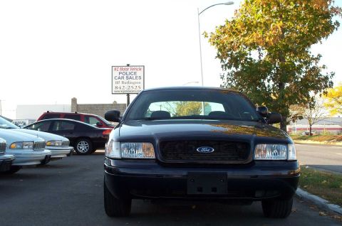 1998 Ford Crown Victoria - A pic of the 2002's front. (large pic)