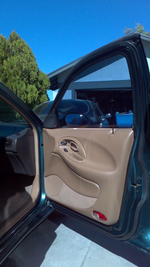 1996 Ford Taurus - Interior view of a 1996 Ford Taurus driver's side door panel.