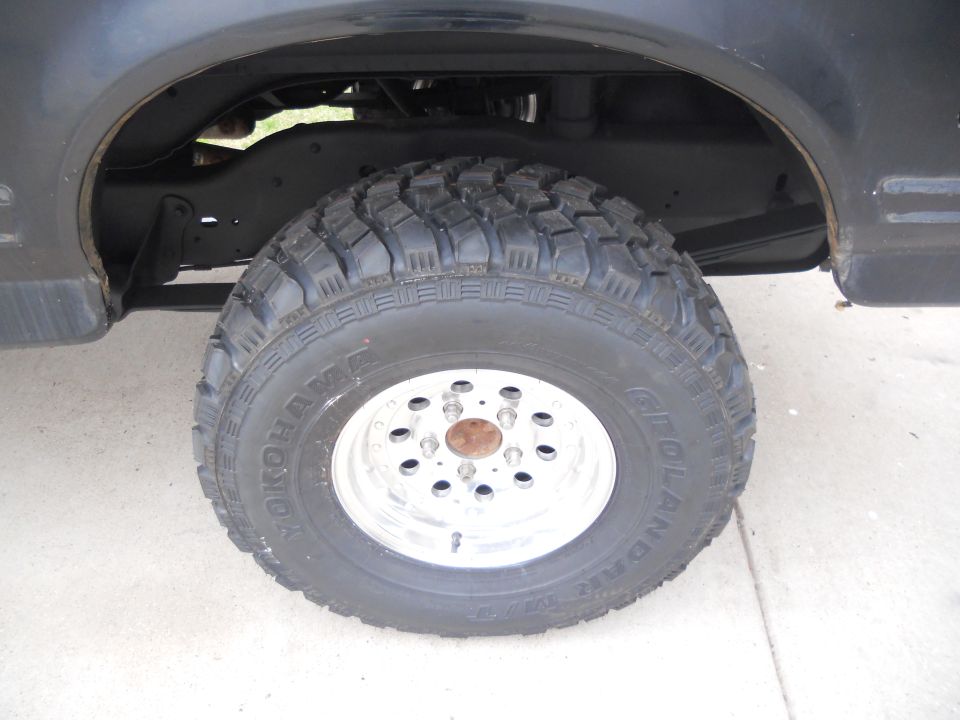1991 Ford Bronco rear wheel and fender with Yokohama Geolandar tires