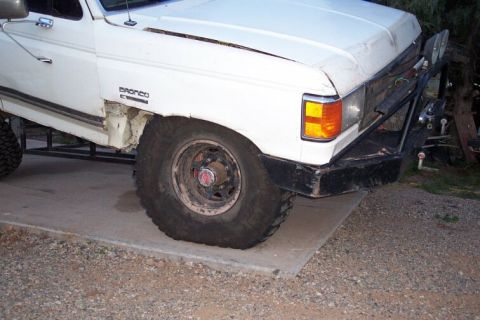 1990 Ford Bronco - Where did my tire go?